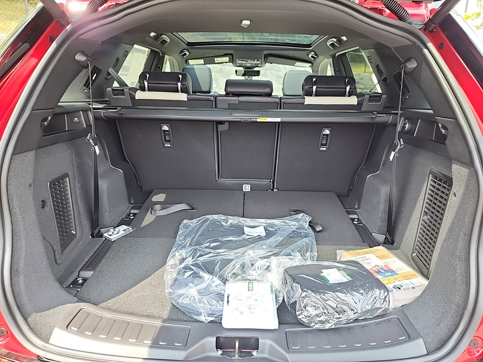 New 2024 Land Rover Discovery Sport Dynamic SE image 13