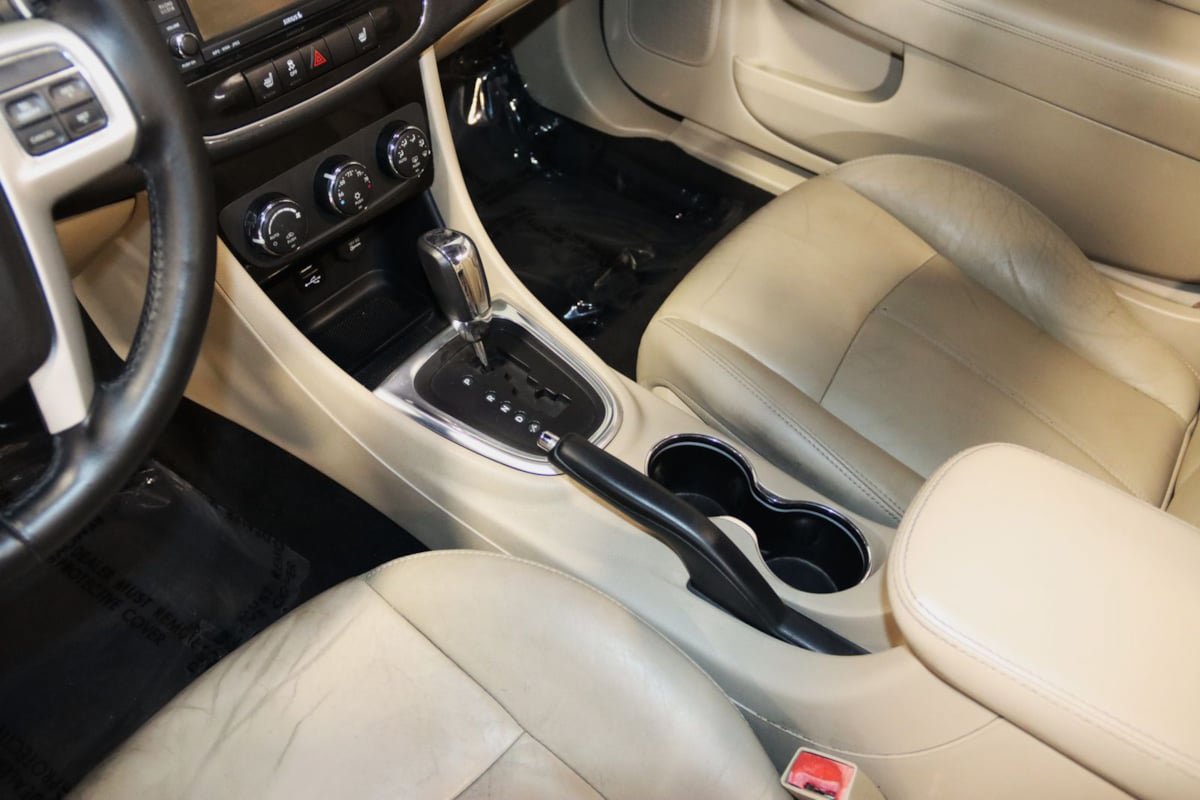 Used 2013 Chrysler 200 Limited FWD image 40