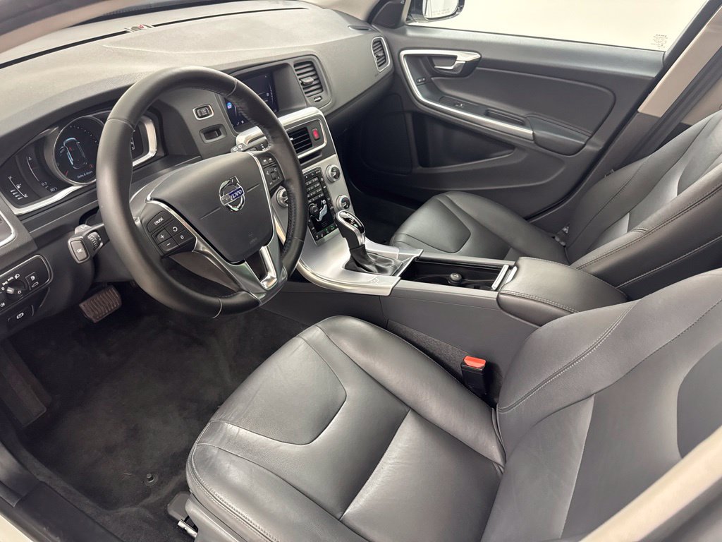 Used 2018 Volvo V60 T5 Cross Country w/ Convenience Package AWD/4WD image 18