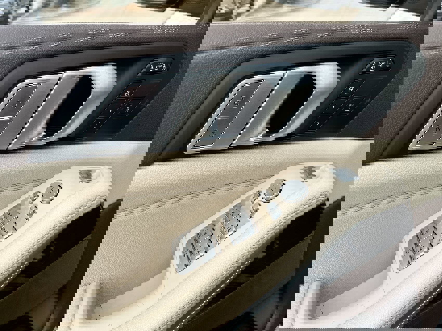 Used 2019 BMW X7 xDrive40i w/ Cold Weather Package image 13