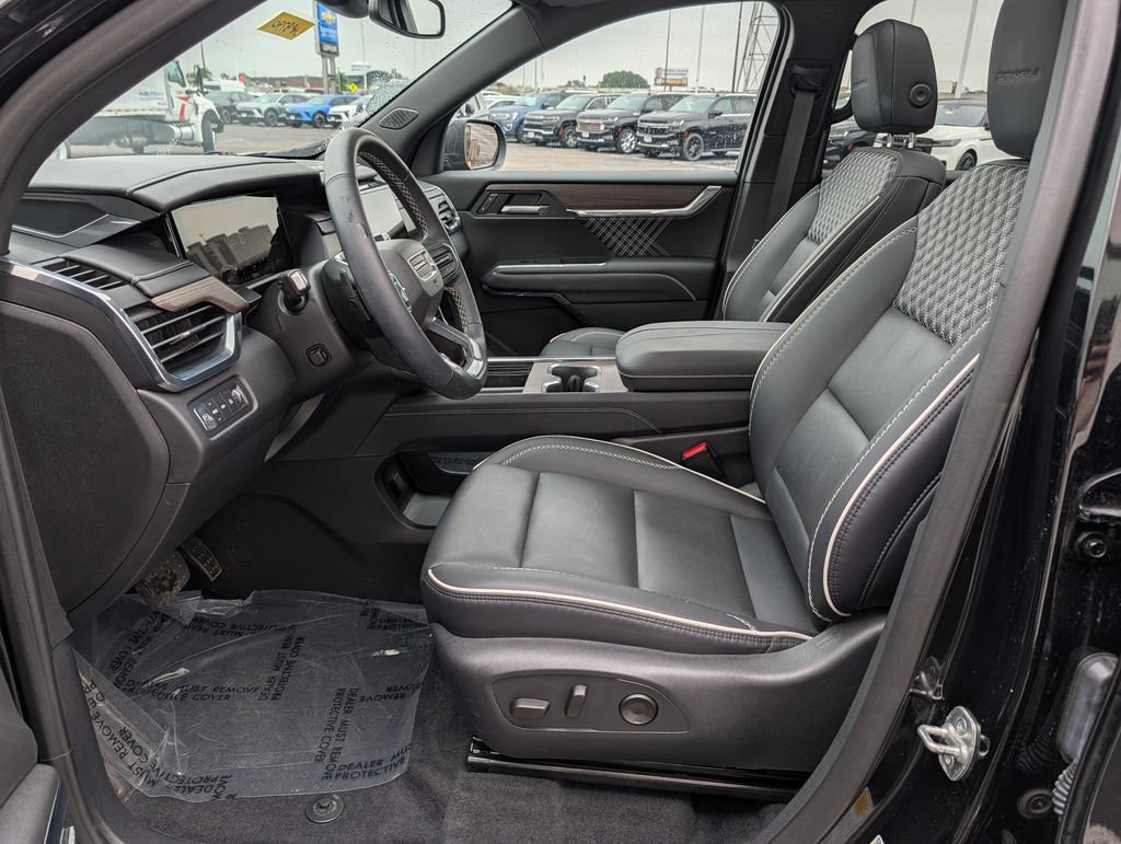 Used 2025 GMC Acadia Denali w/ LPO, Floor Liner Package AWD/4WD image 13
