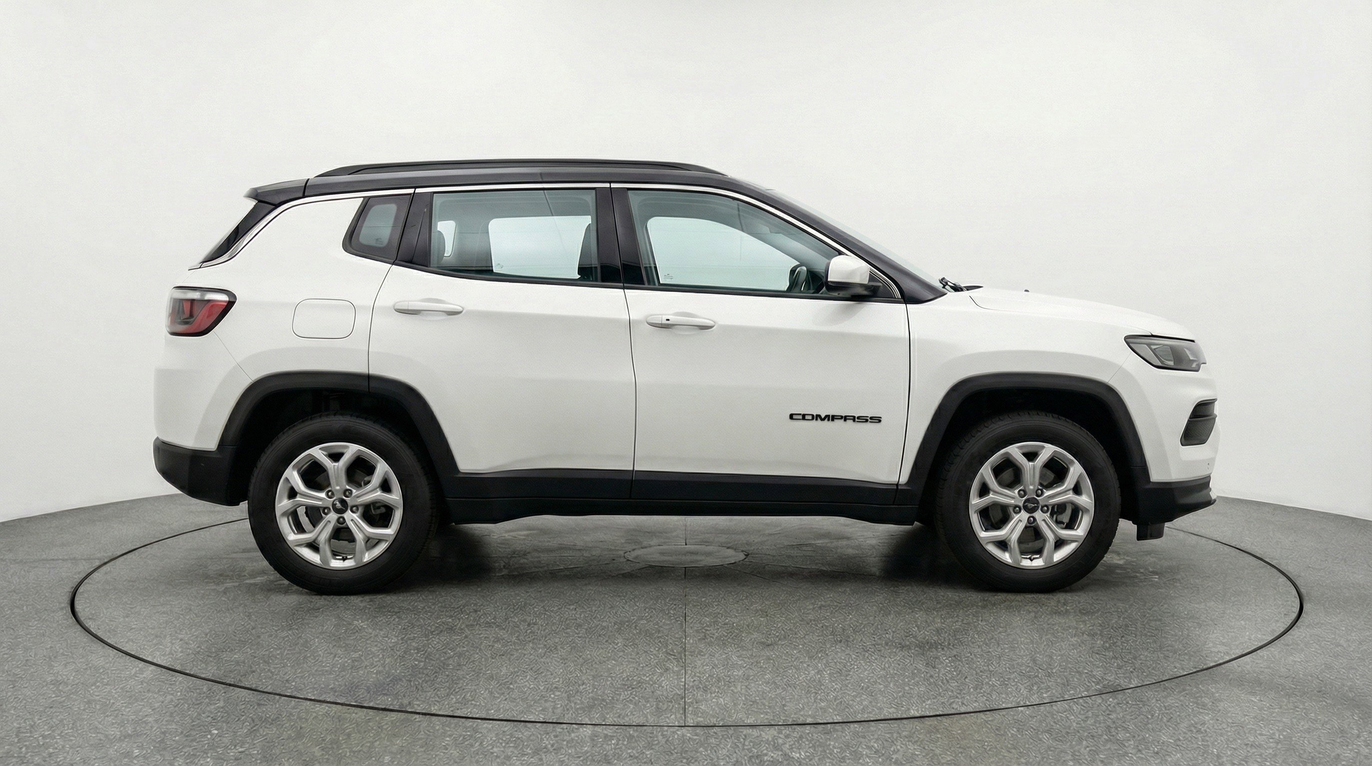 Used 2025 Jeep Compass Latitude AWD/4WD image 11