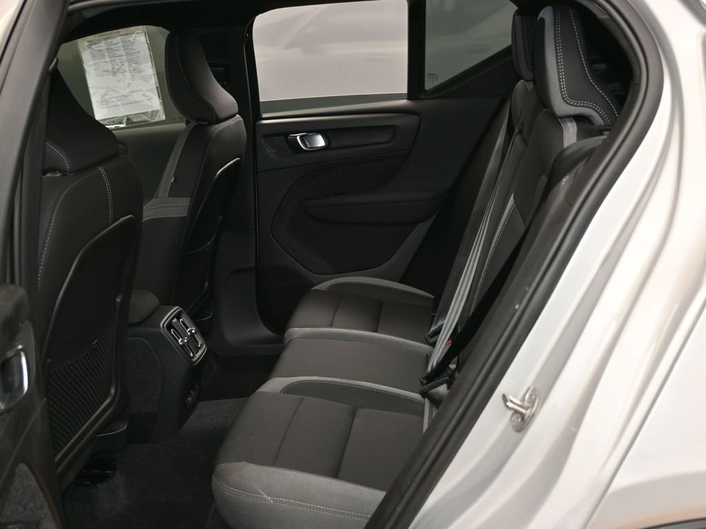 Used 2025 Volvo EX40 Core AWD/4WD image 30