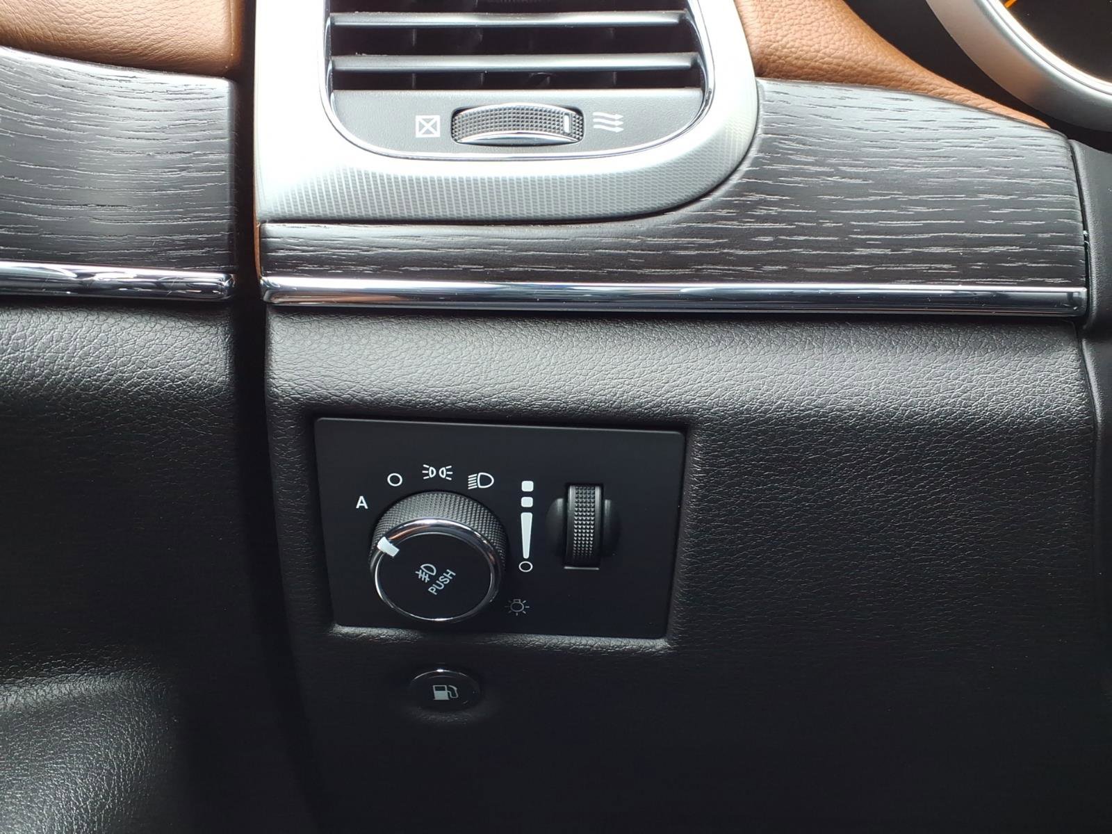 Used 2018 Jeep Grand Cherokee Summit image 31