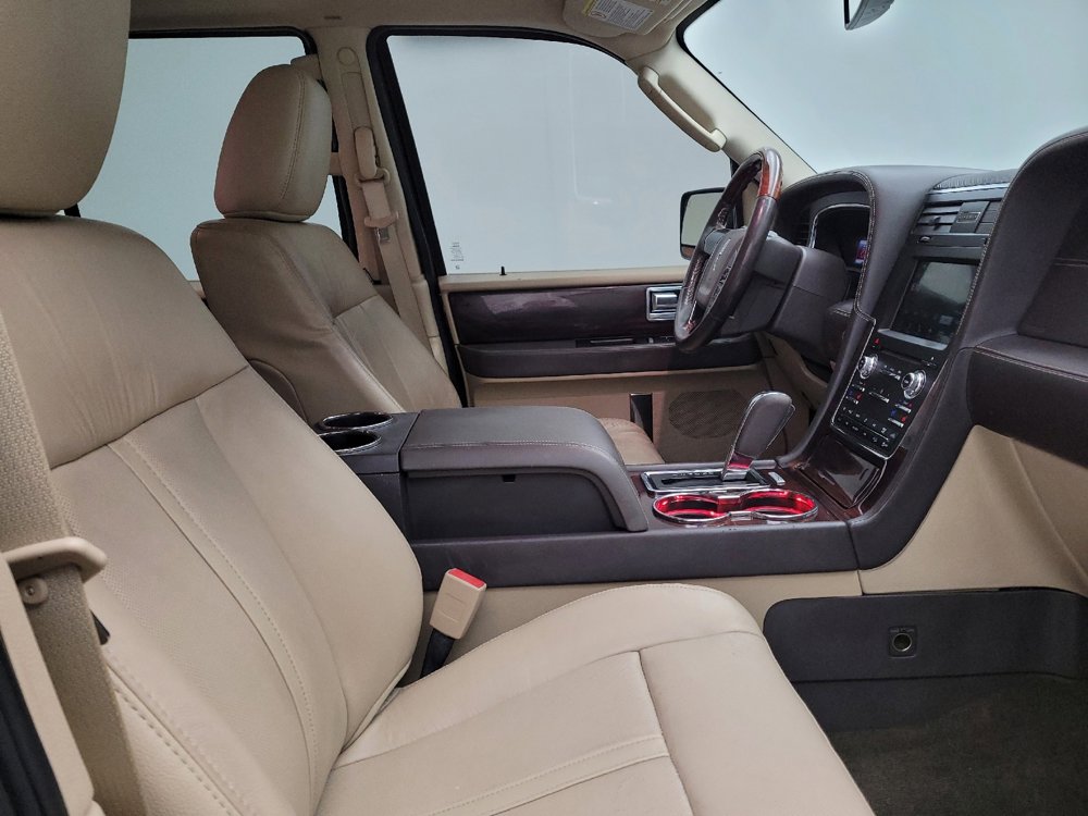 Used 2016 Lincoln Navigator Reserve AWD/4WD image 21
