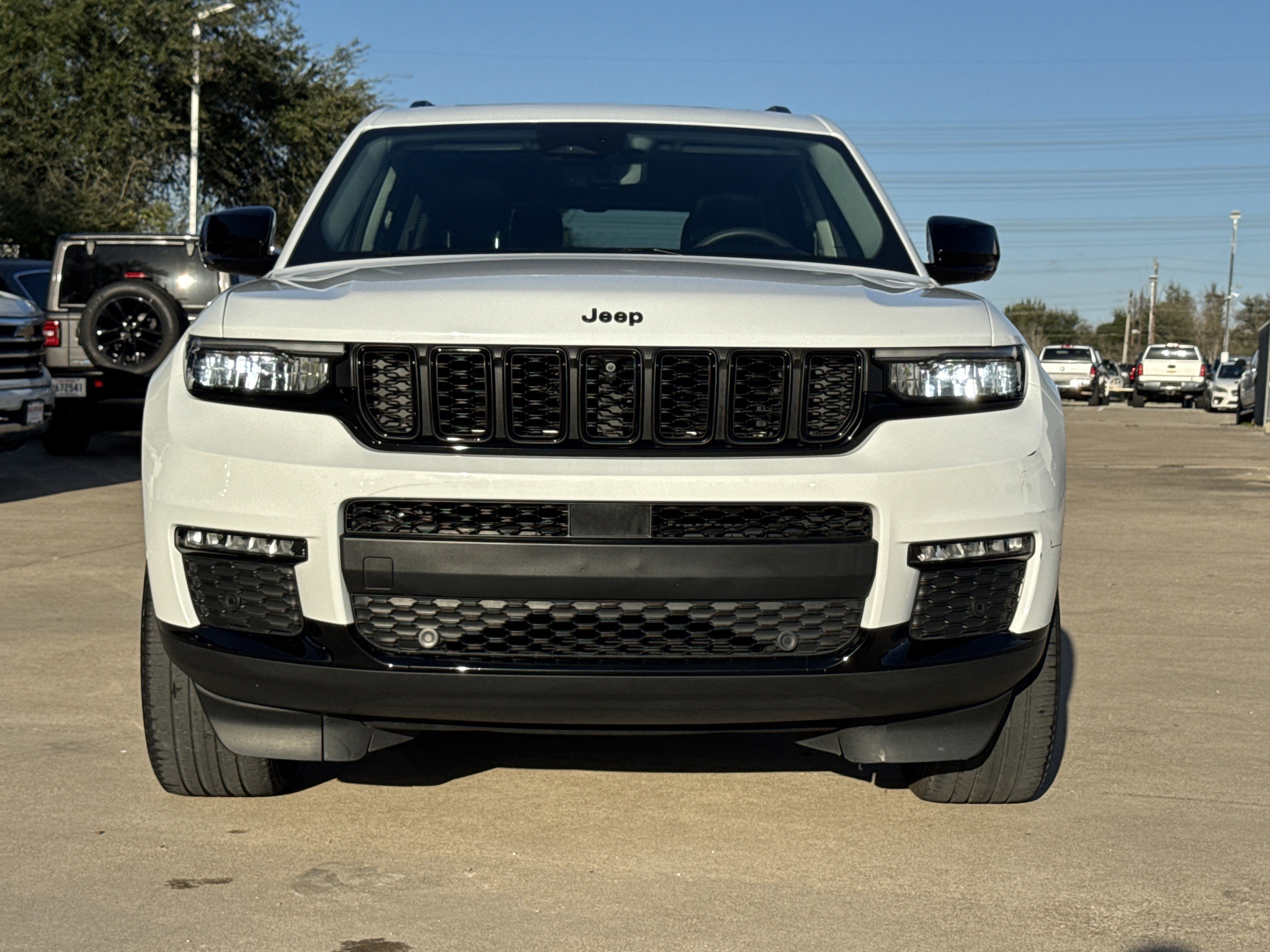 Used 2023 Jeep Grand Cherokee L Limited w/ Luxury Tech Group II image 5