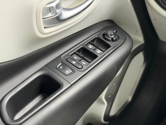 Used 2022 Jeep Renegade Latitude image 31