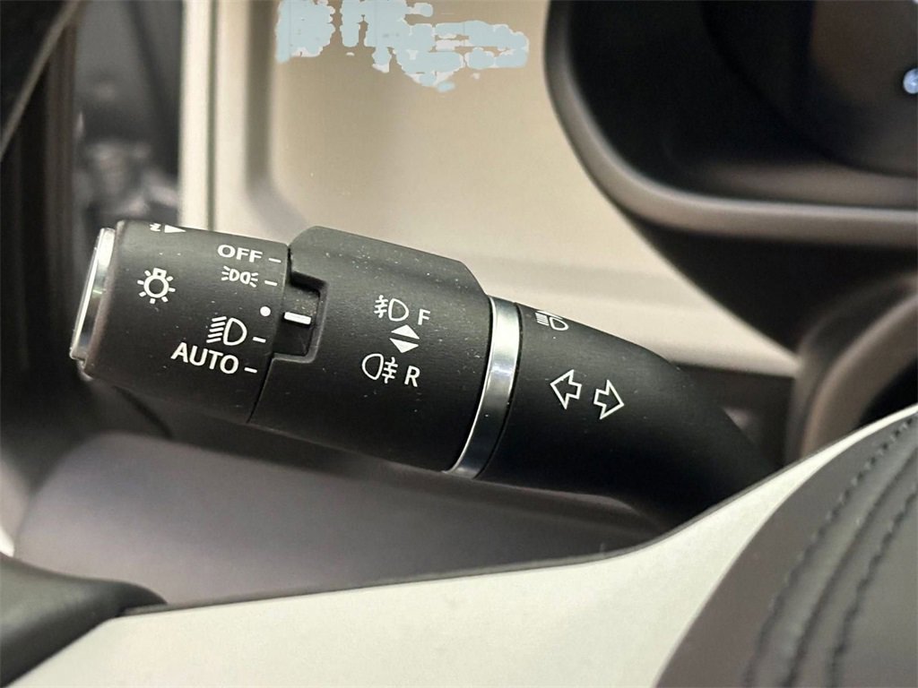 Used 2023 Land Rover Defender 110 X-Dynamic SE image 24