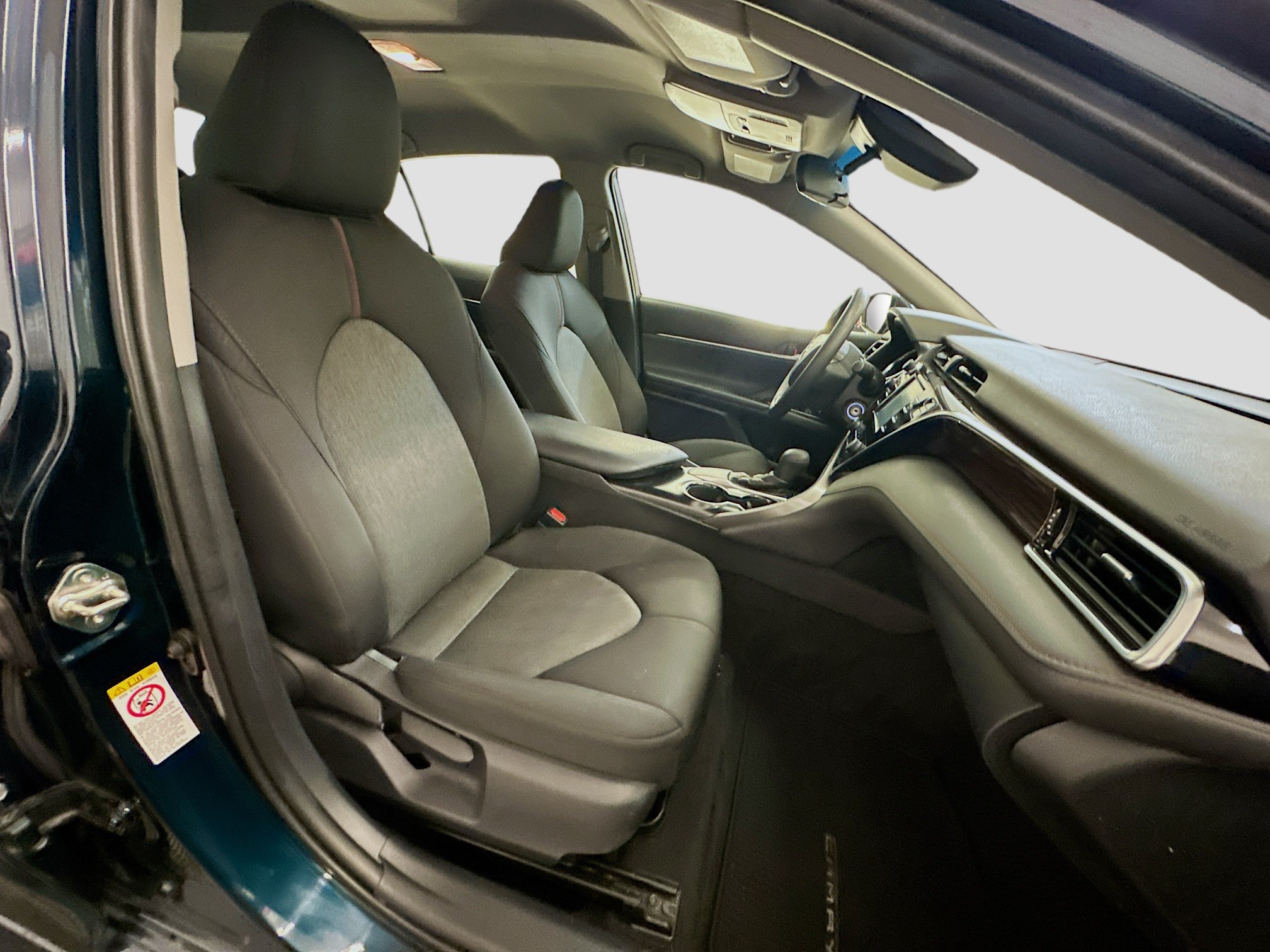 Used 2018 Toyota Camry LE FWD image 31