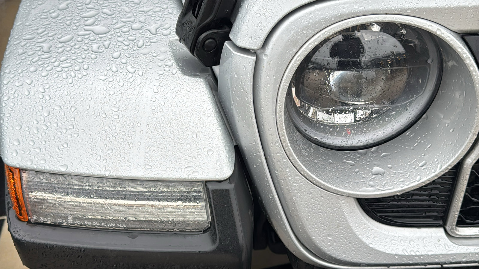 Used 2024 Jeep Wrangler Sahara w/ Technology Group image 9