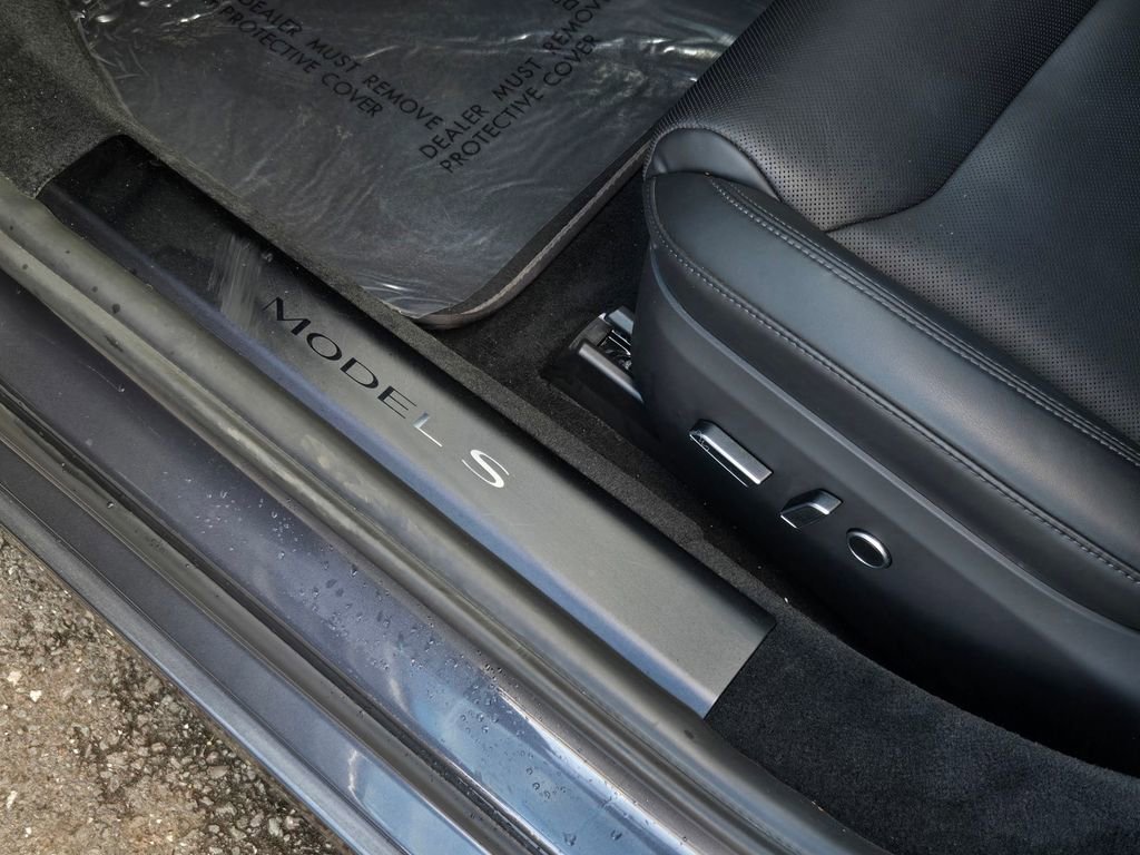 Used 2023 Tesla Model S Standard Range image 17