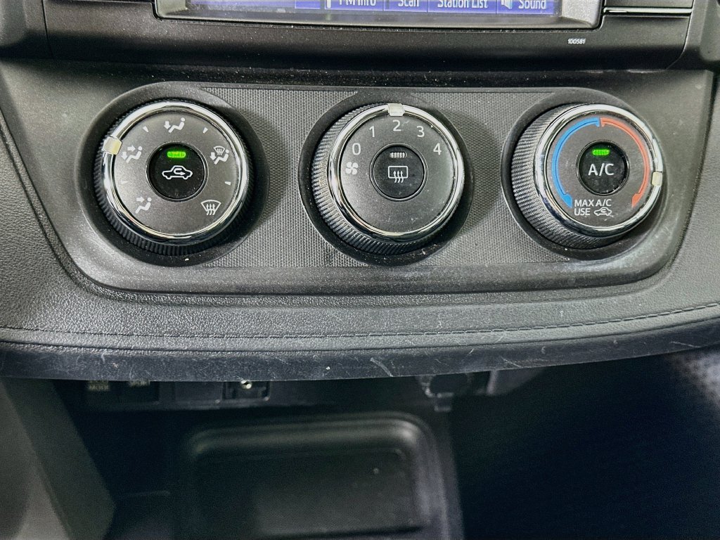 Used 2018 Toyota RAV4 LE FWD image 15