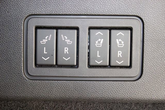 Used 2024 Cadillac XT6 Premium Luxury w/ LPO, Floor Liner Package AWD/4WD image 16