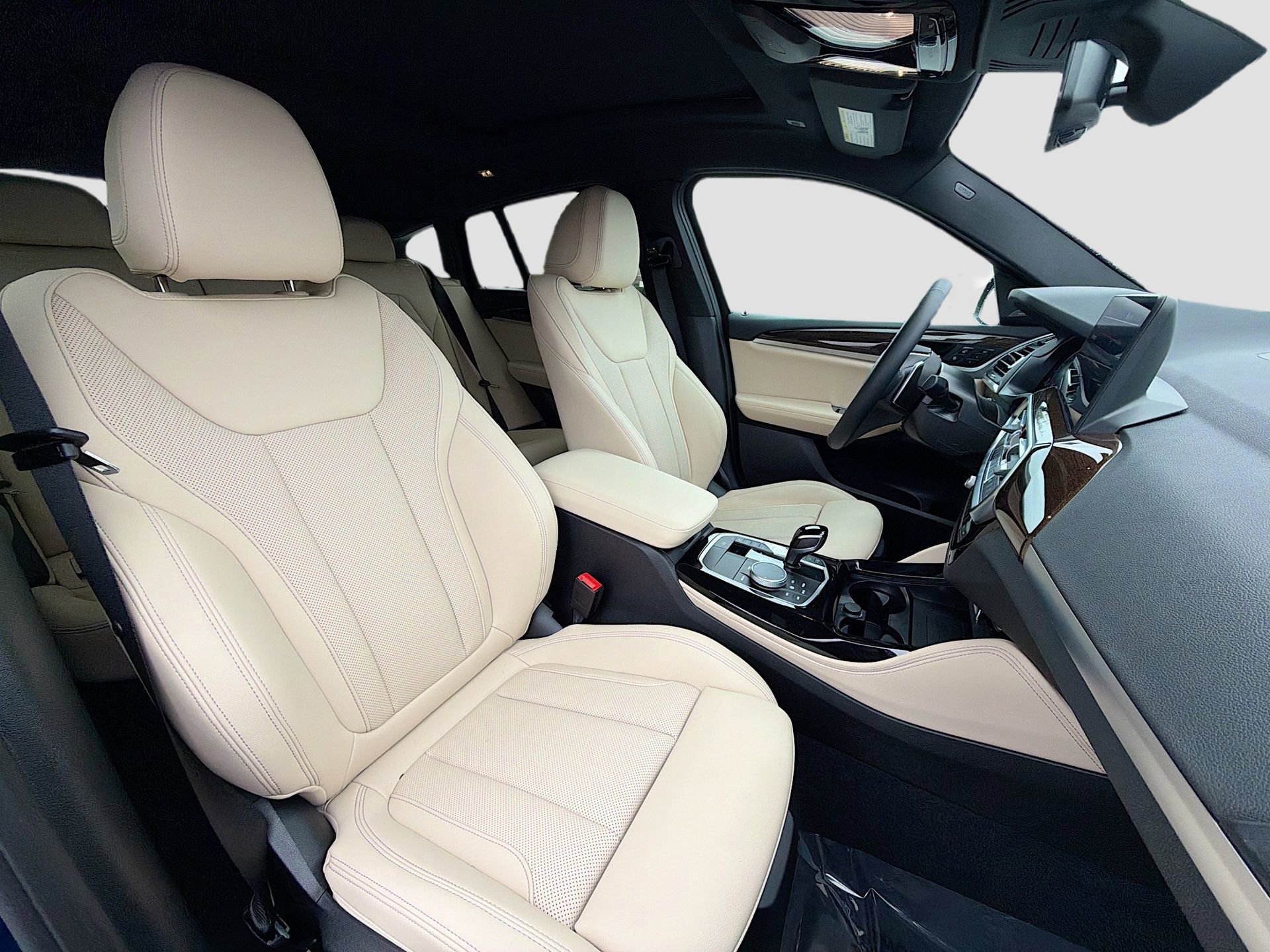 Certified 2025 BMW X4 xDrive30i image 16