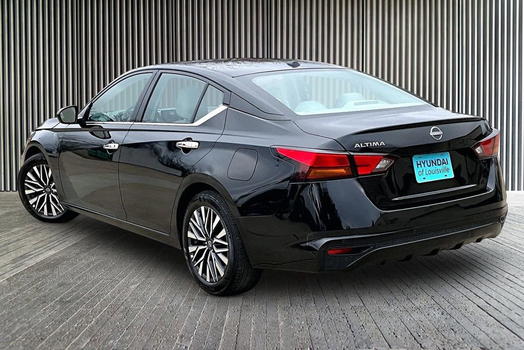 Used 2025 Nissan Altima 2.5 SV image 3