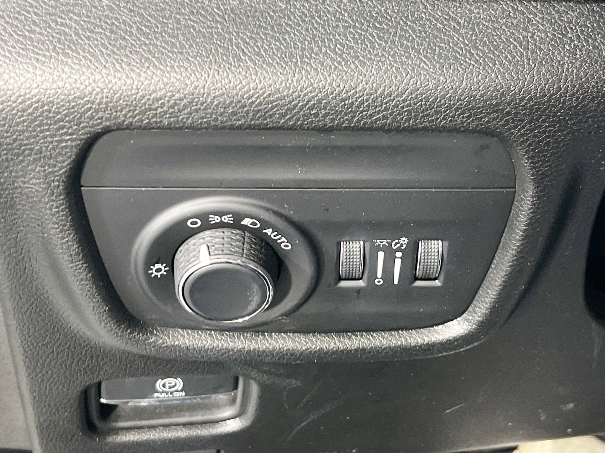 Used 2023 Jeep Grand Cherokee Altitude AWD/4WD image 10