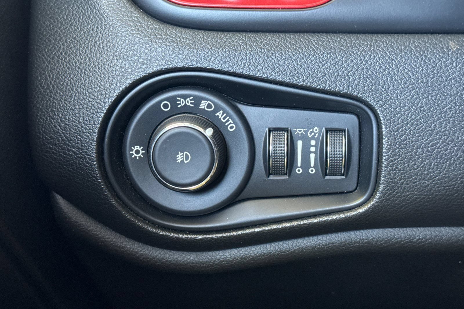 Used 2023 Jeep Renegade Trailhawk AWD/4WD image 33