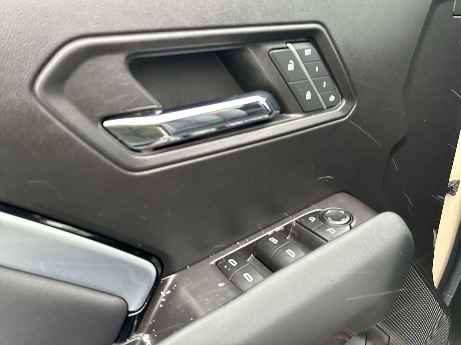 Used 2023 Chevrolet Colorado Z71 w/ Z71 Convenience Package 2 image 23