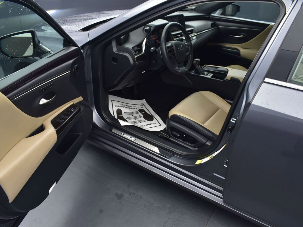 Used 2019 Lexus ES 350 image 11
