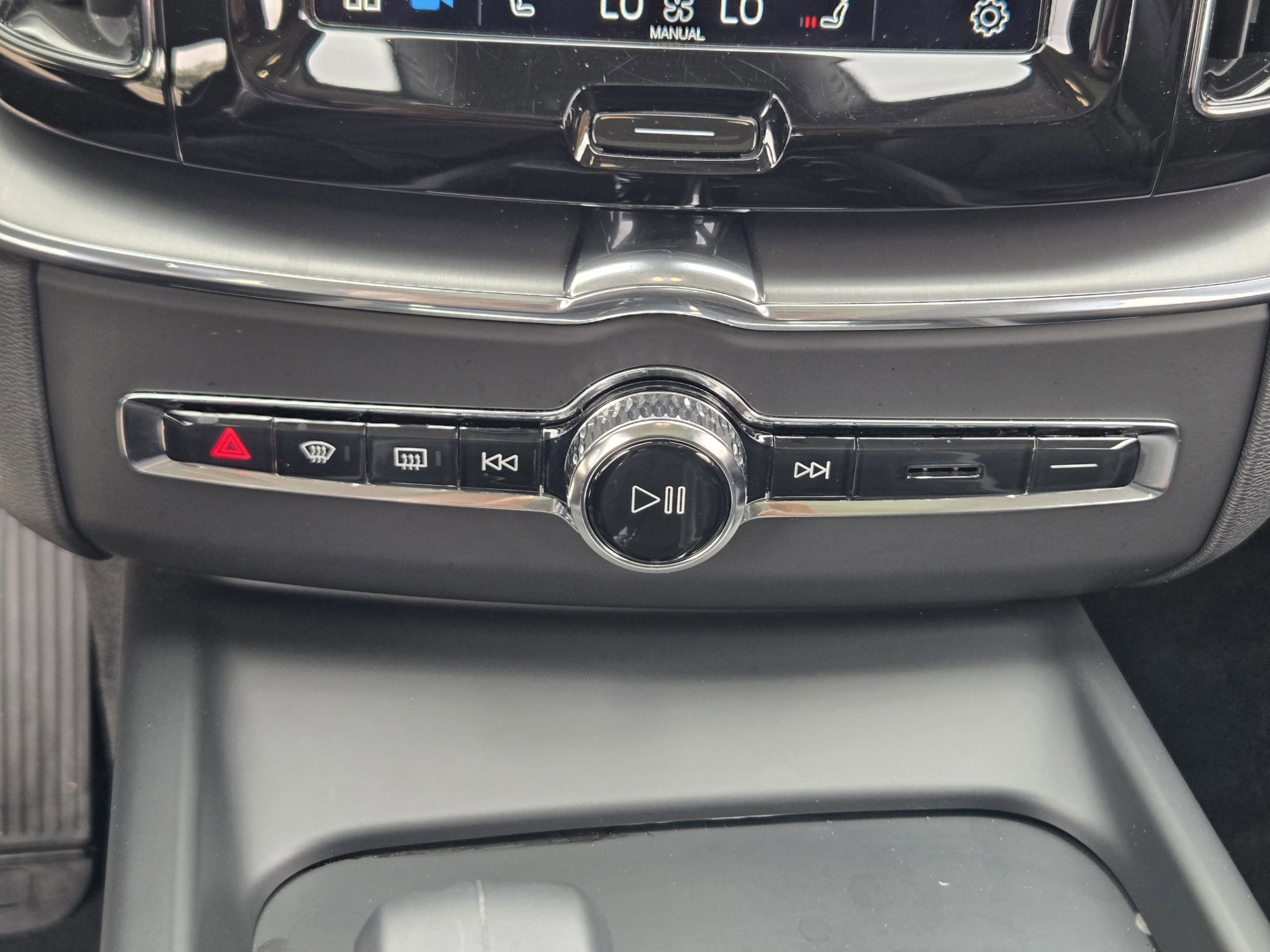 Used 2023 Volvo XC60 B5 Core w/ Climate Package image 27