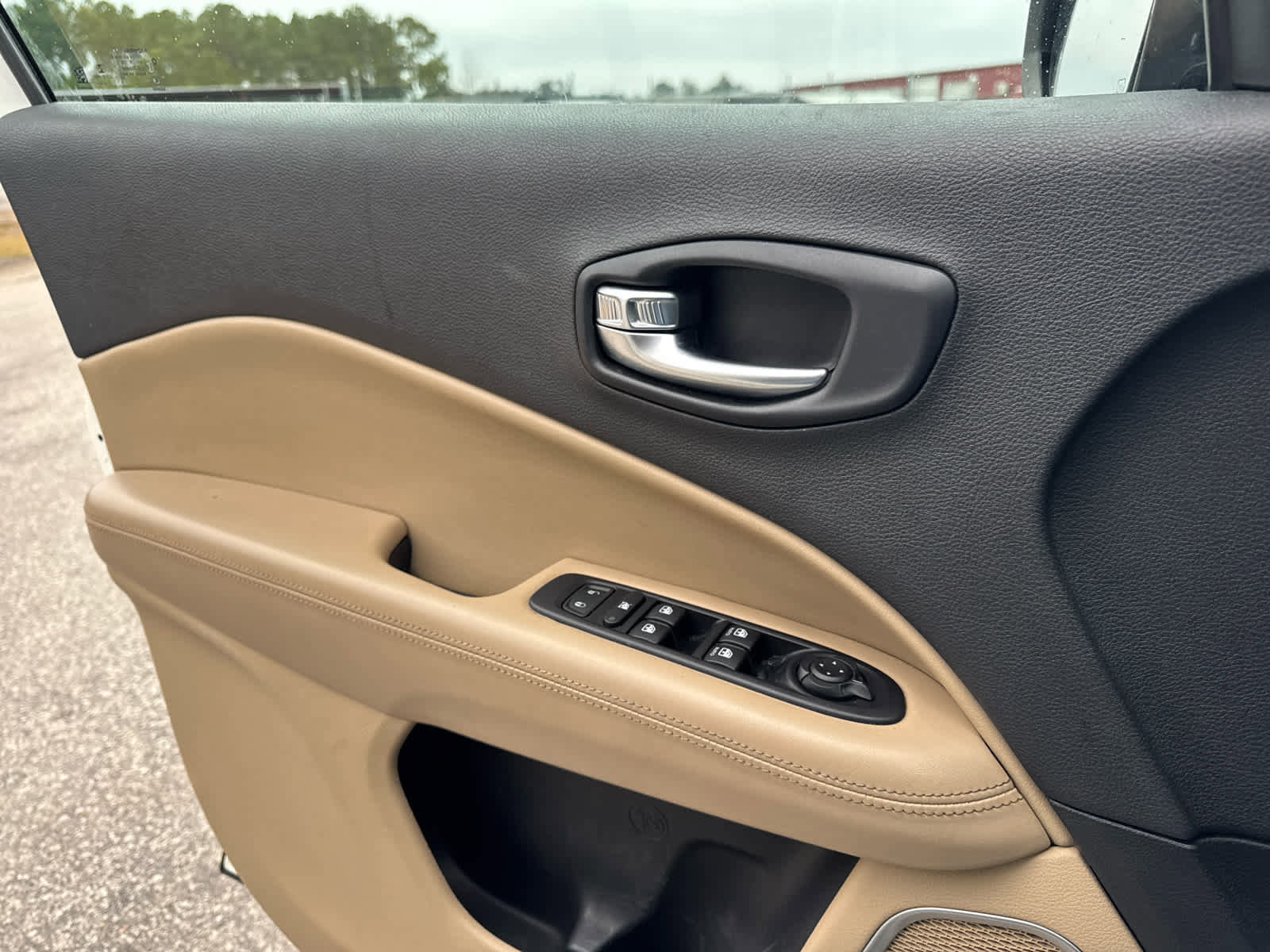 Used 2020 Jeep Compass Sport image 29