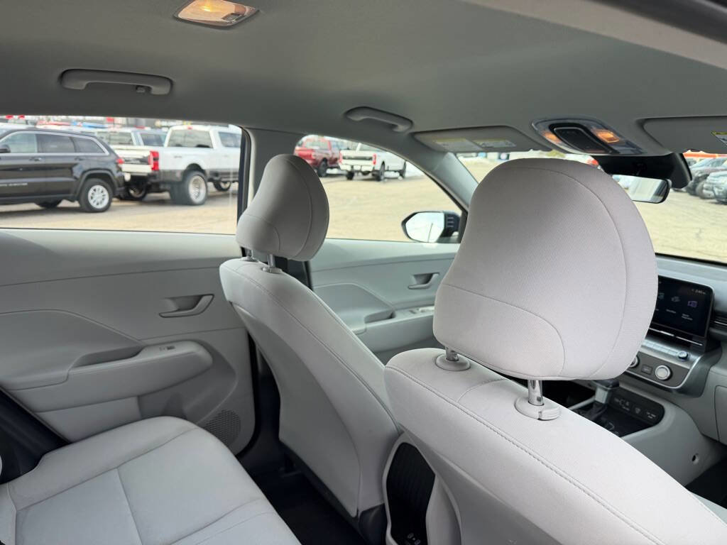 Used 2024 Hyundai Kona SE AWD/4WD image 42