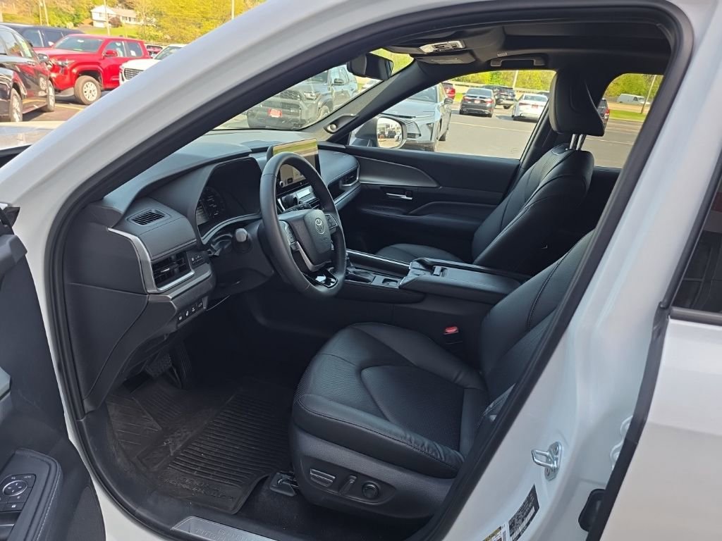 Used 2025 Toyota Grand Highlander AWD Hybrid image 15