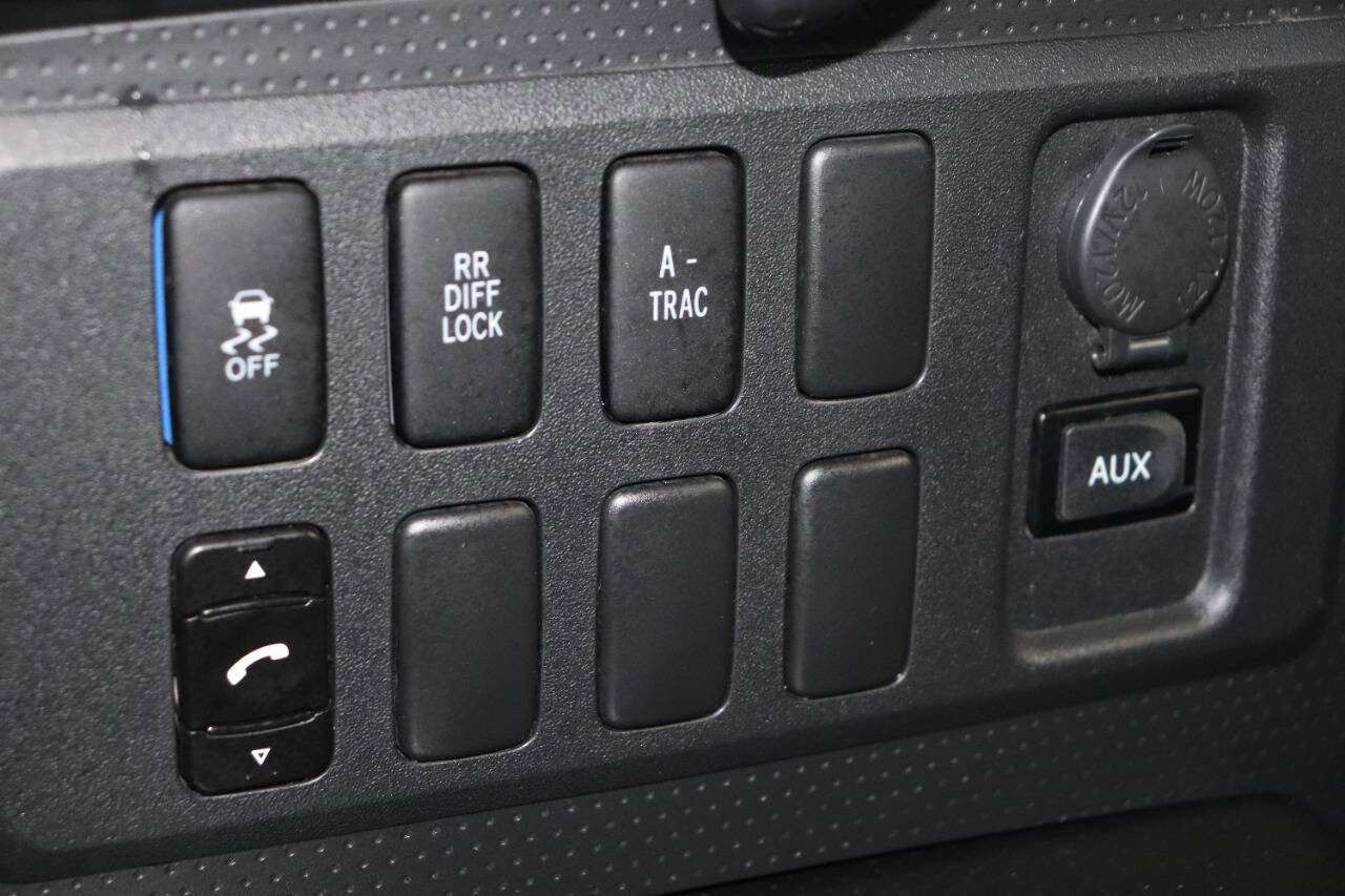 Used 2010 Toyota FJ Cruiser 4WD image 24