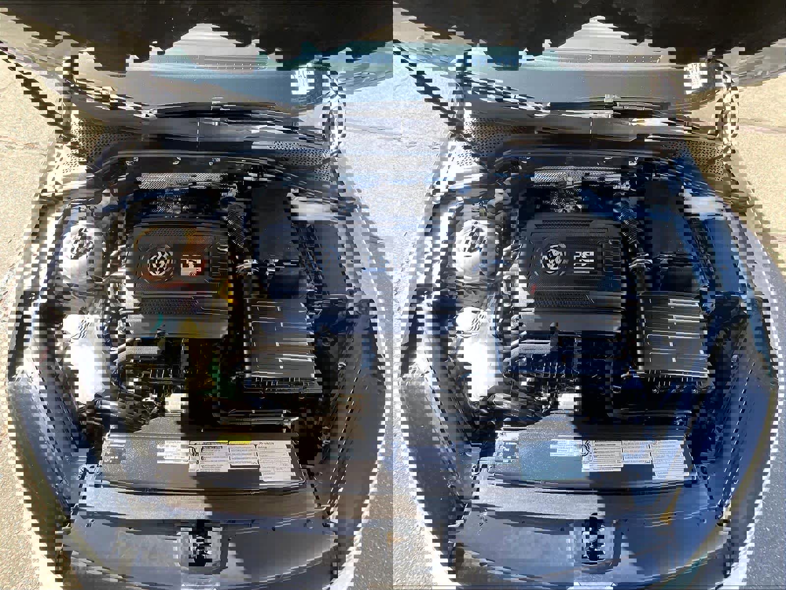 Used 2017 Volkswagen Golf R 4-Door image 12