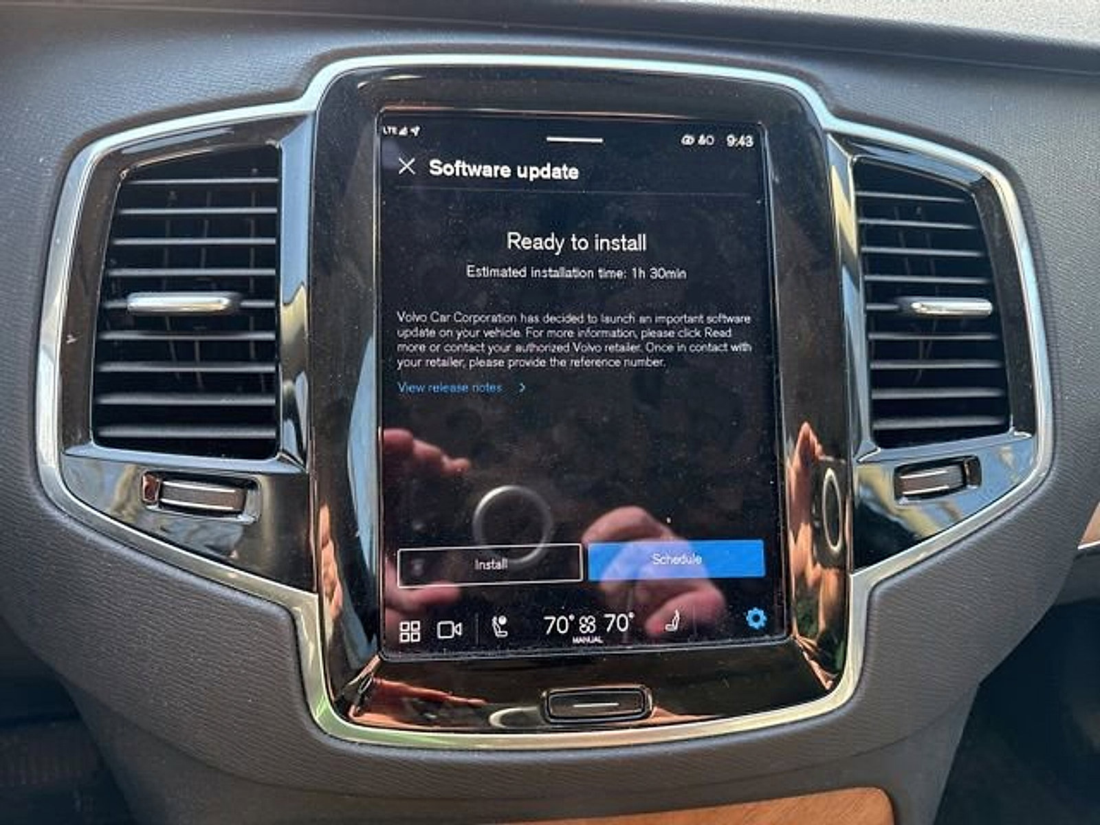 Used 2023 Volvo XC90 B6 Plus w/ Protection Package Premier image 10