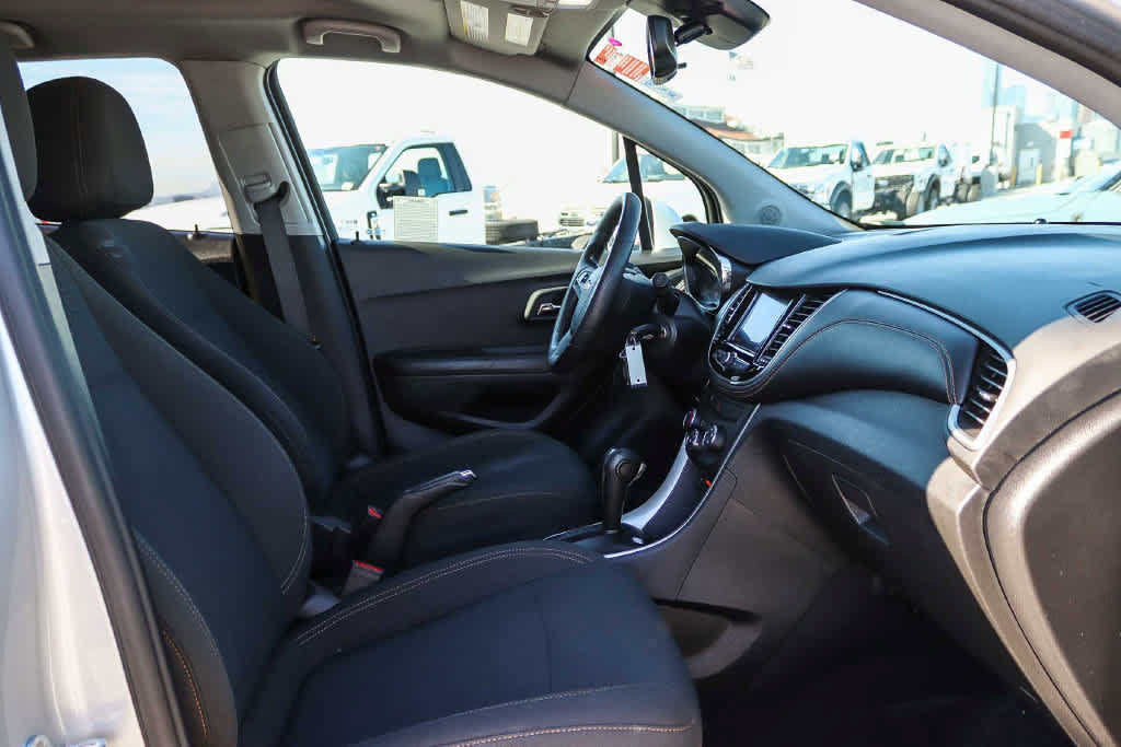 Used 2022 Chevrolet Trax LS w/ Tint and Cruise Package FWD image 16