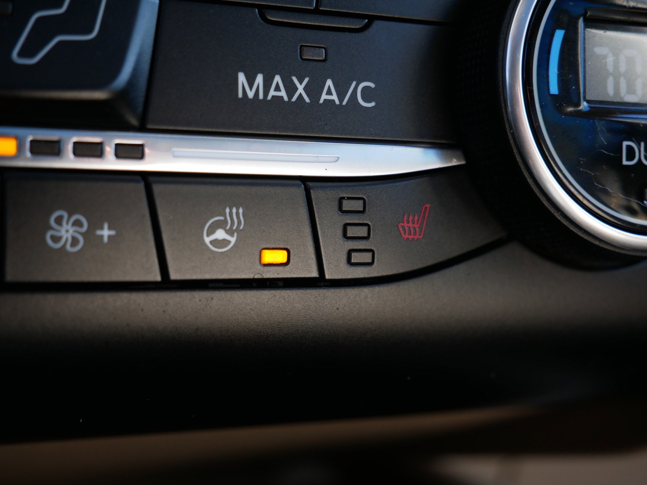 Used 2020 Ford Escape Titanium image 31