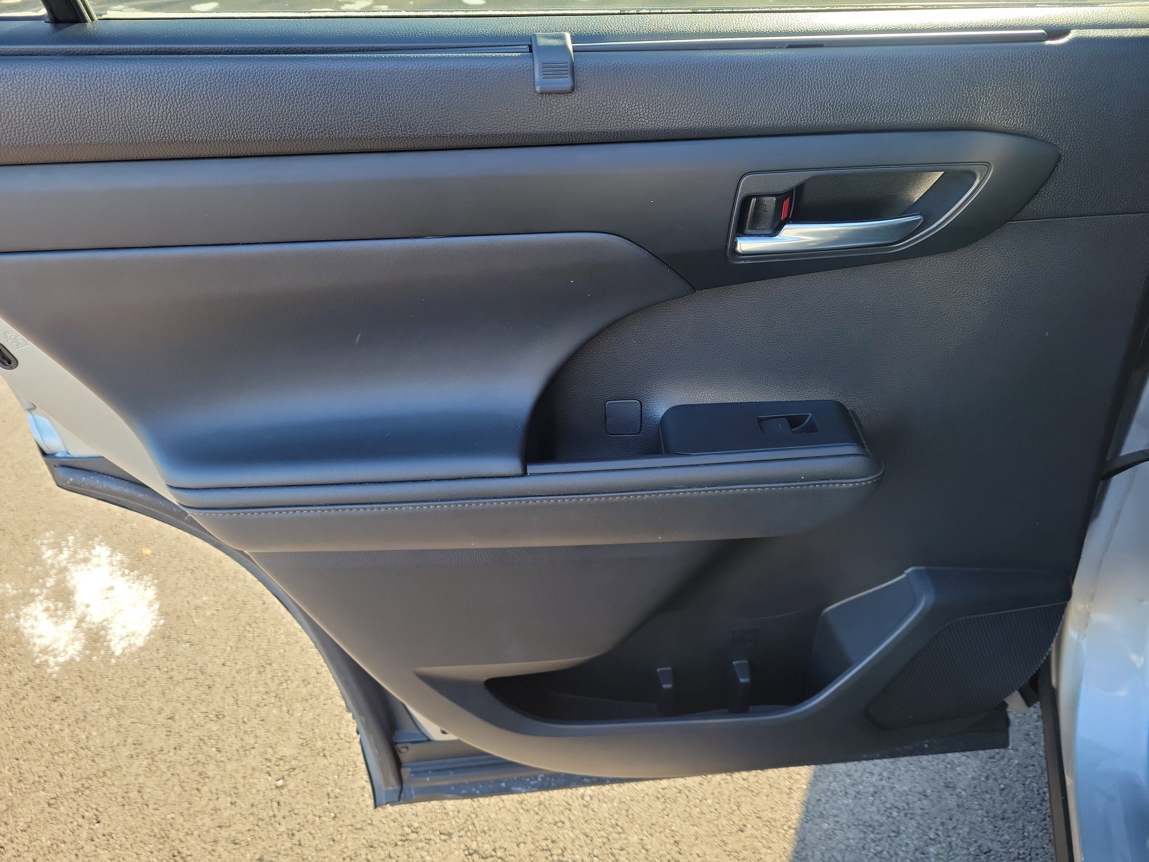 Used 2022 Toyota Highlander XLE image 10