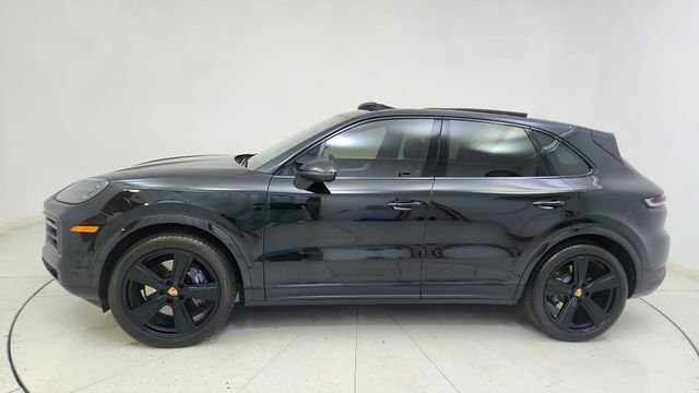 Used 2025 Porsche Cayenne w/ Premium Package image 10