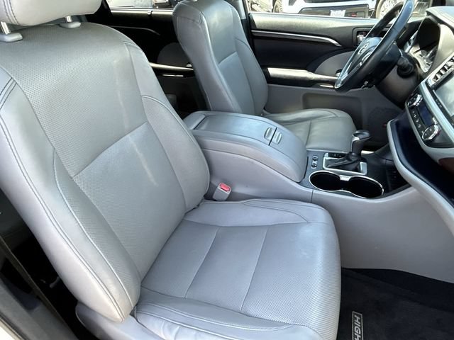 Used 2016 Toyota Highlander Limited Platinum FWD image 11