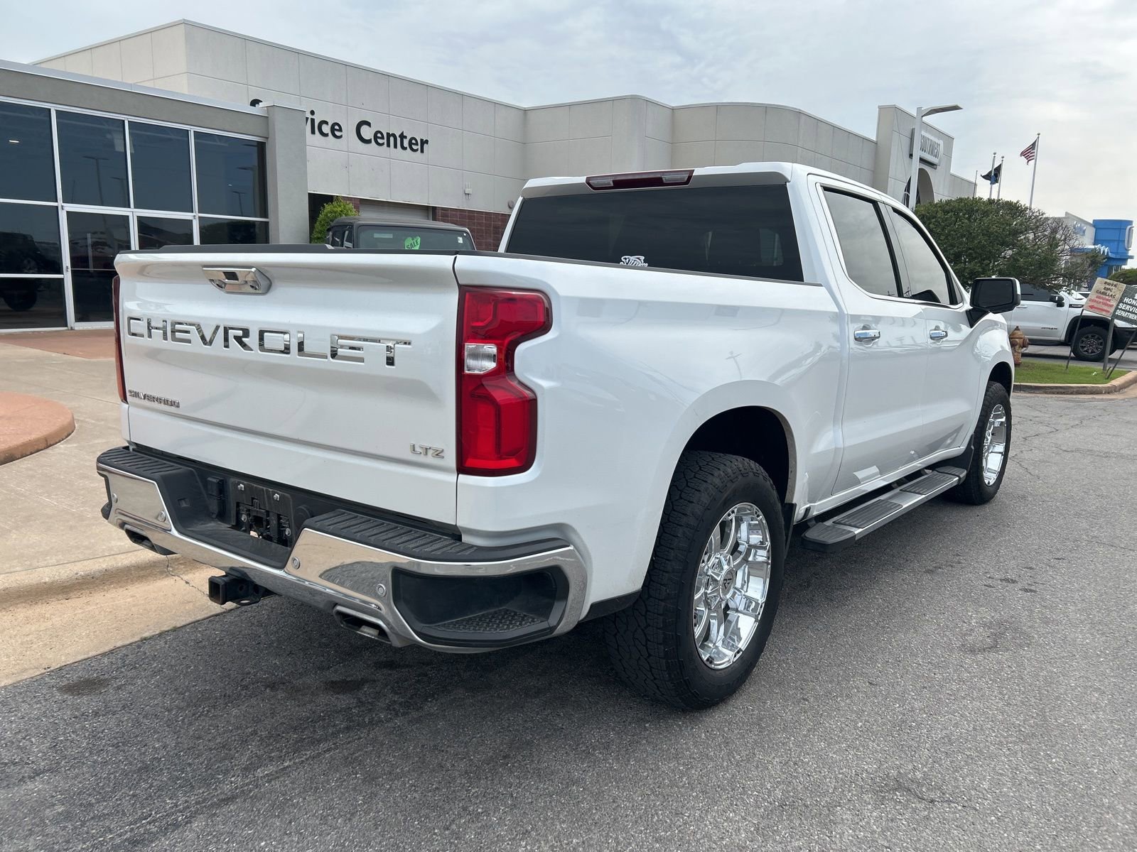 Used 2025 Chevrolet Silverado 1500 LTZ w/ Z71 Off-Road Package AWD/4WD image 5