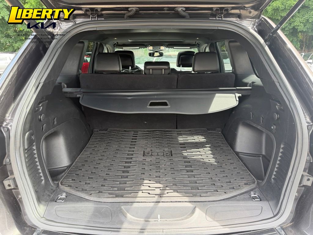 Used 2021 Jeep Grand Cherokee Limited AWD/4WD image 11