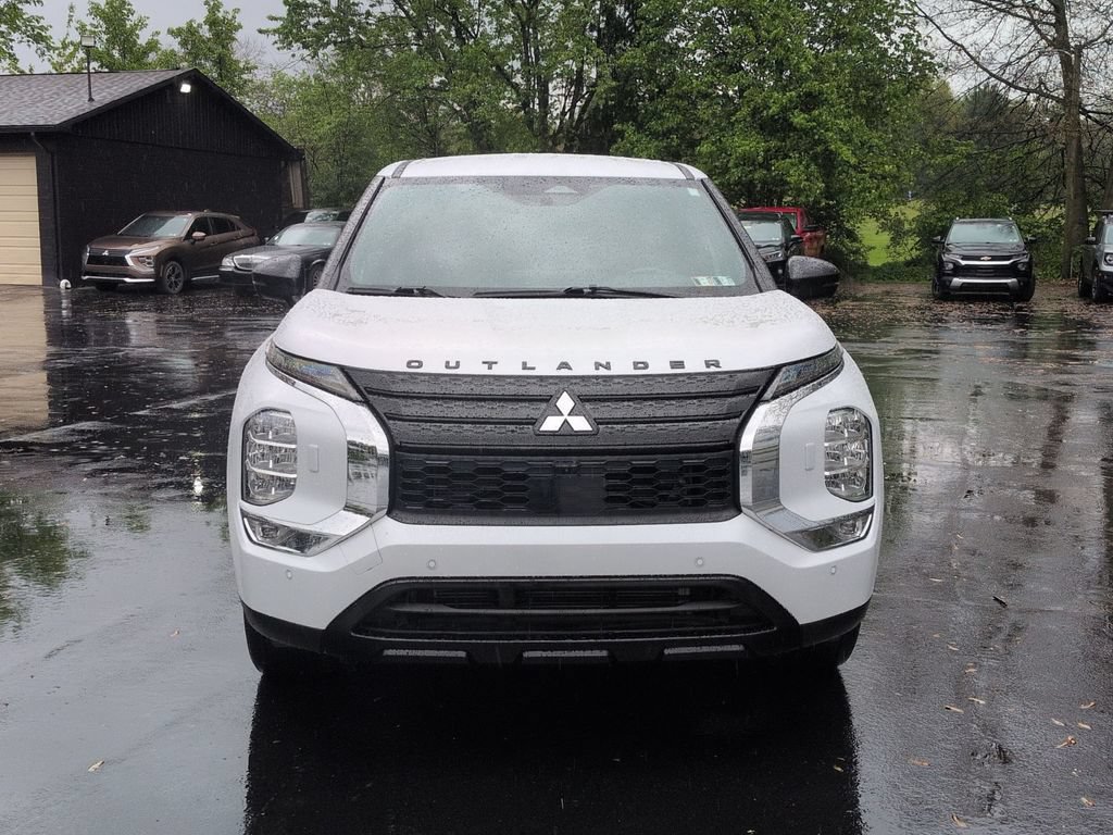 Used 2023 Mitsubishi Outlander SE Black Edition AWD/4WD image 2