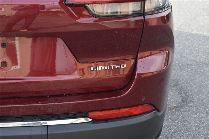 Used 2022 Jeep Grand Cherokee L Limited AWD/4WD image 7