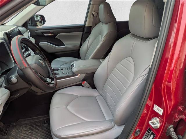 Used 2021 Toyota Highlander XLE AWD/4WD image 15