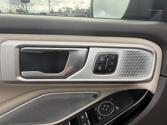 Used 2022 Ford Explorer Platinum w/ Equipment Group 601A image 33
