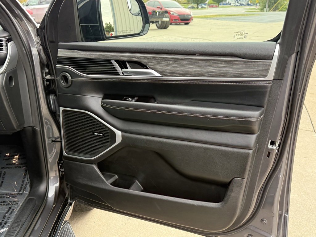 Used 2024 Jeep Wagoneer L Series II w/ Flexible Seating Group image 29