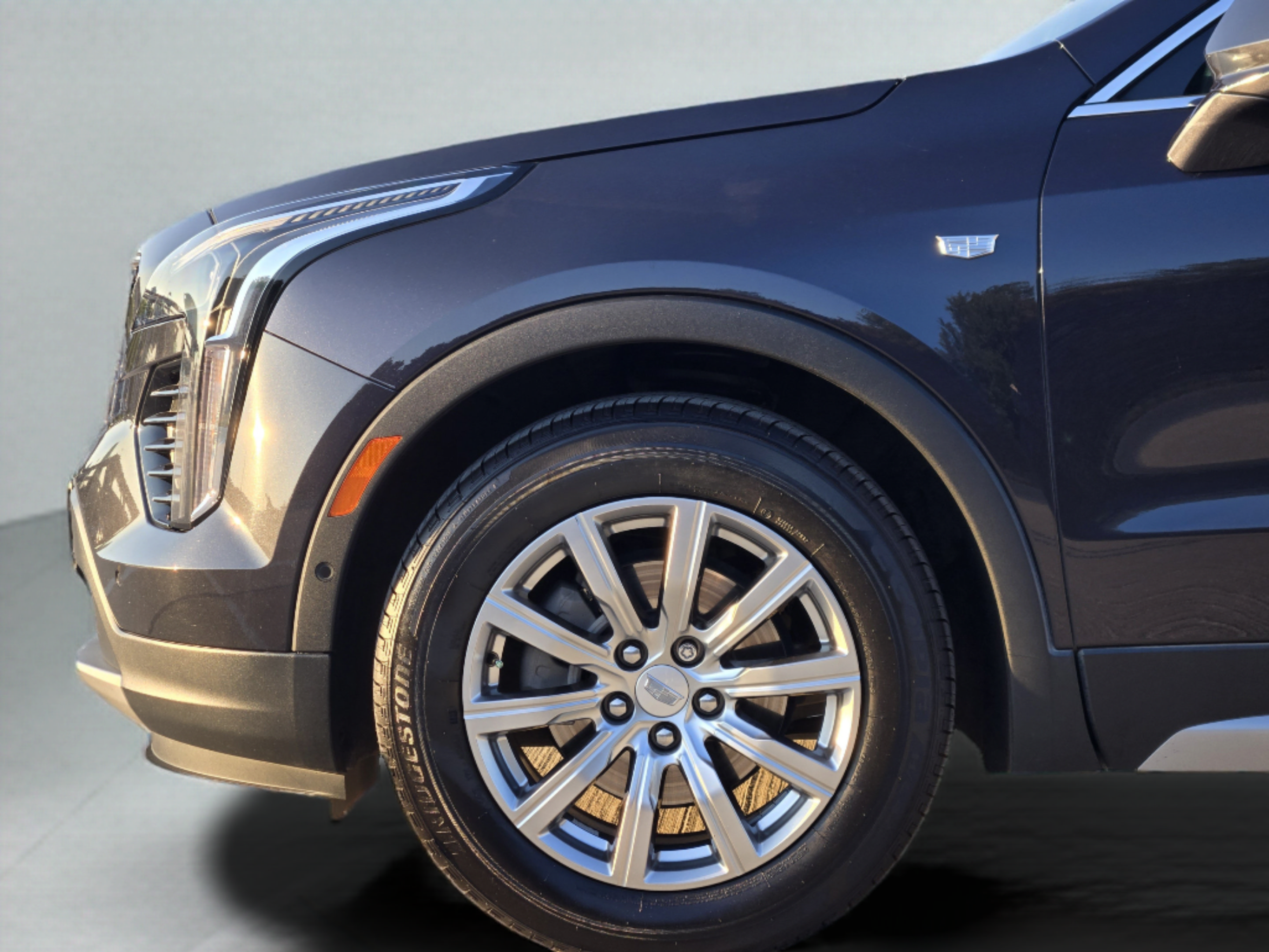 Used 2022 Cadillac XT4 Premium Luxury w/ Enhanced Visibility Package FWD image 36