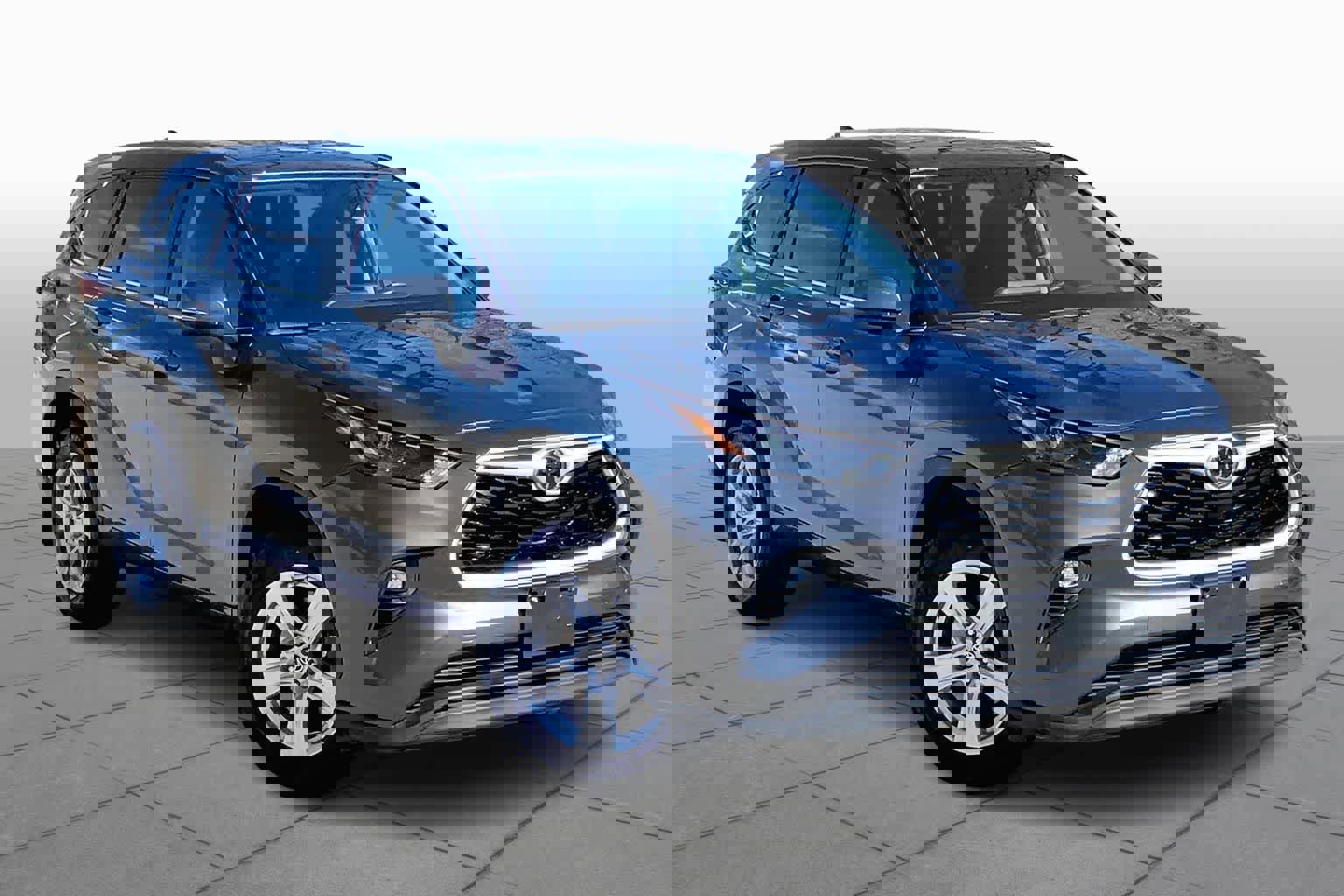 Used 2024 Toyota Highlander LE image 3