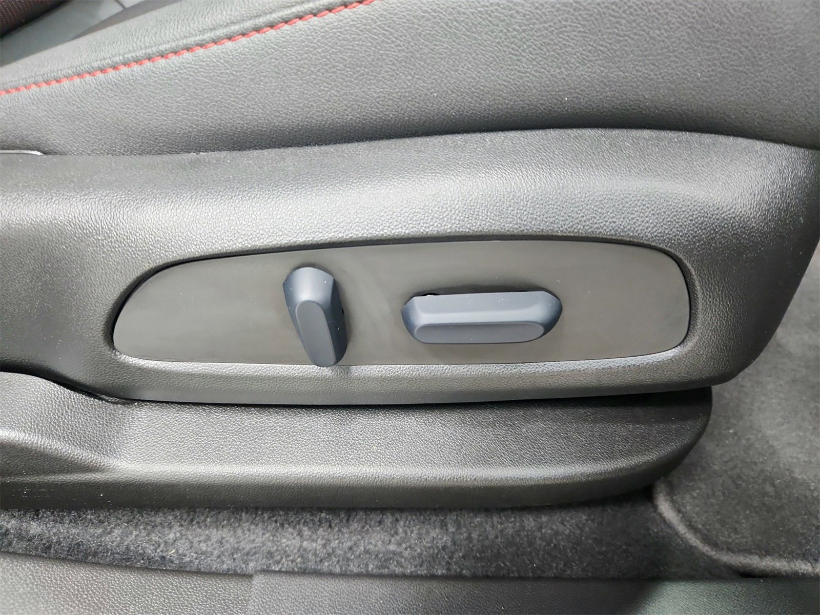 Used 2025 Chevrolet Blazer RS image 37