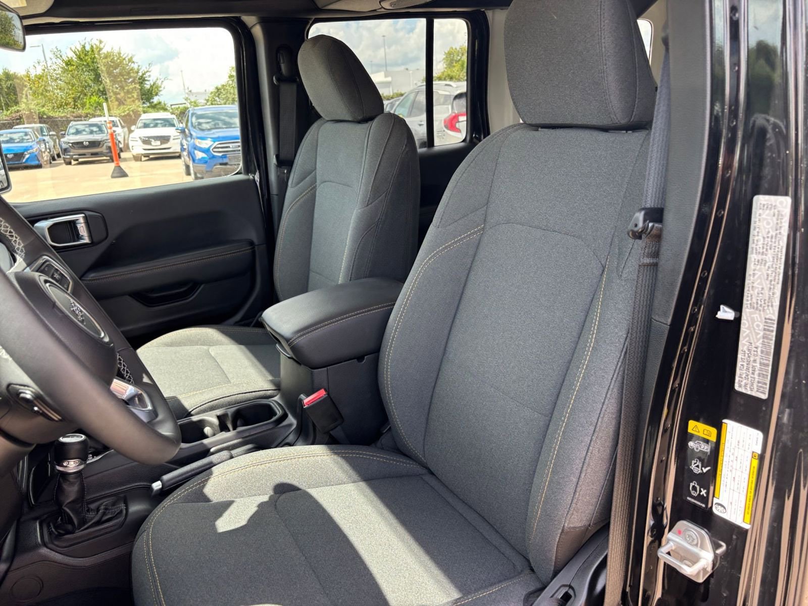 Used 2025 Jeep Wrangler Sahara image 35