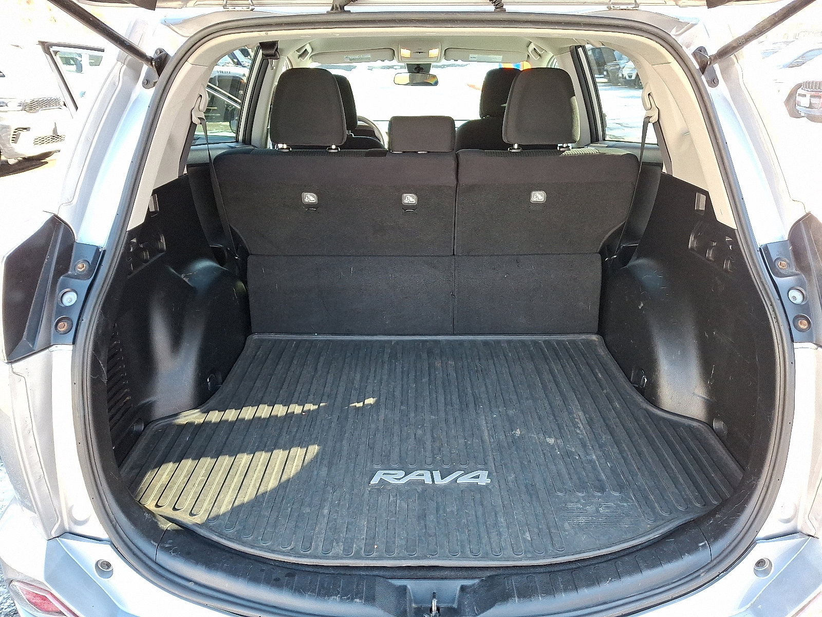 Used 2017 Toyota RAV4 LE image 28