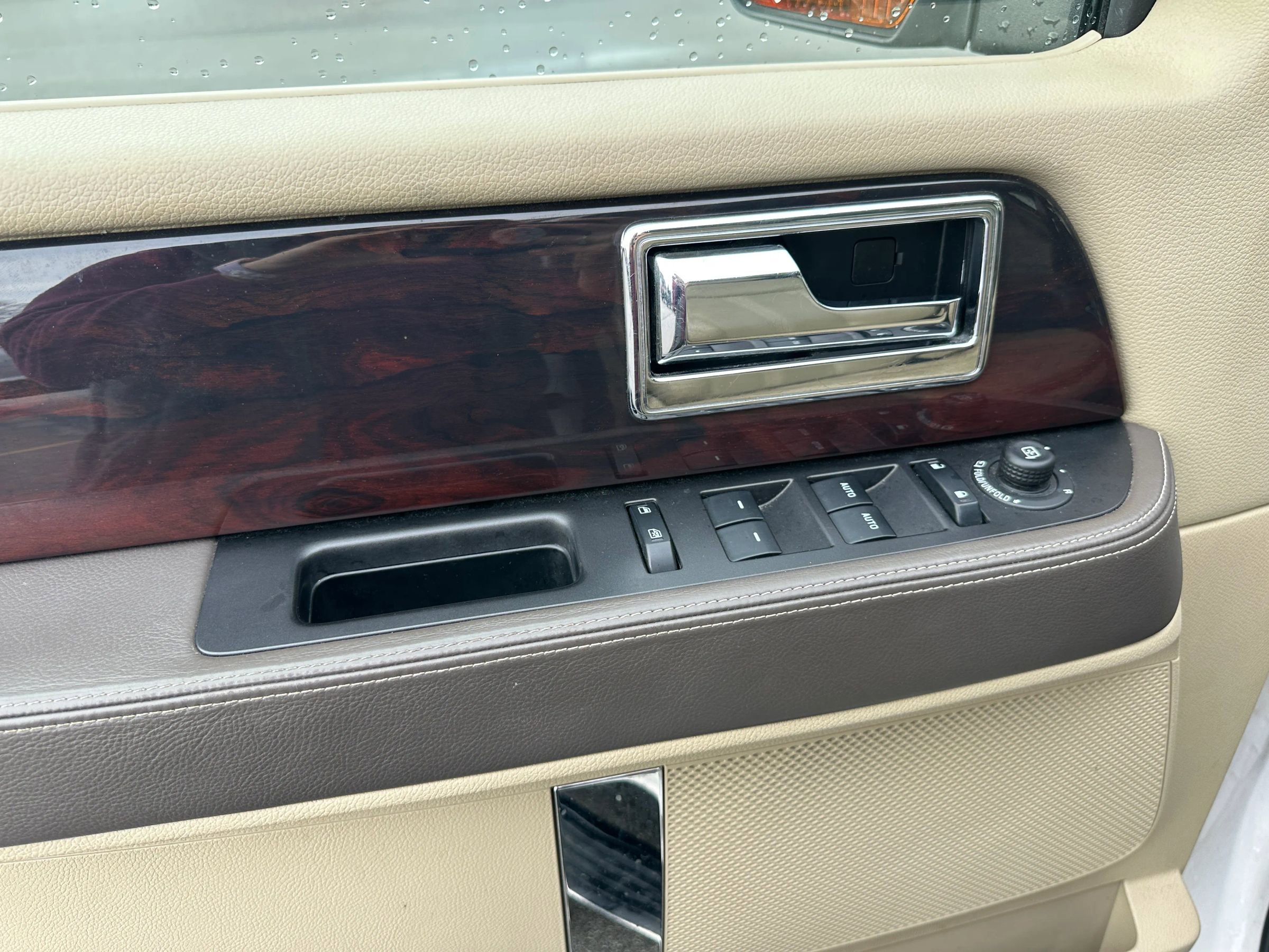 Used 2017 Lincoln Navigator Reserve image 14