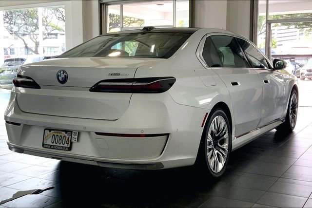 Used 2025 BMW i7 eDrive50 w/ Premium Package RWD image 6