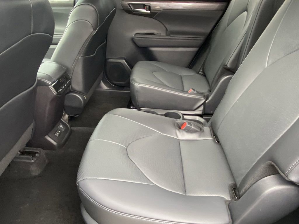 Certified 2026 Toyota Highlander Limited AWD/4WD image 20